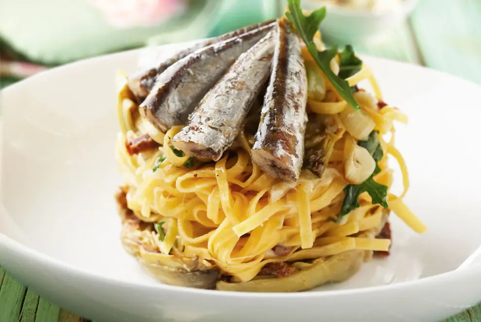 tagliatelle con sardinas y burrata 